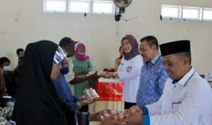 Ketua DPRD Gorontalo Salurkan Bantuan Pangan ke Tujuh Desa Kecamatan Telaga