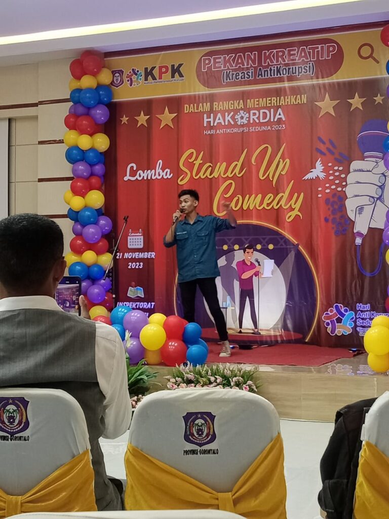 Mahasiswa Komunikasi Unisan Gorontalo Curi Perhatian Dewan Juri dan Raih Juara di Lomba Stand-Up Komedi 