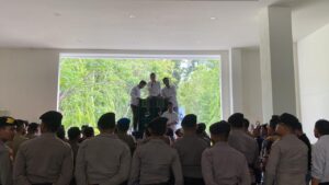 Puluhan Massa Aksi Minta Bupati Bone Bolango Nonaktifkan Direktur PDAM