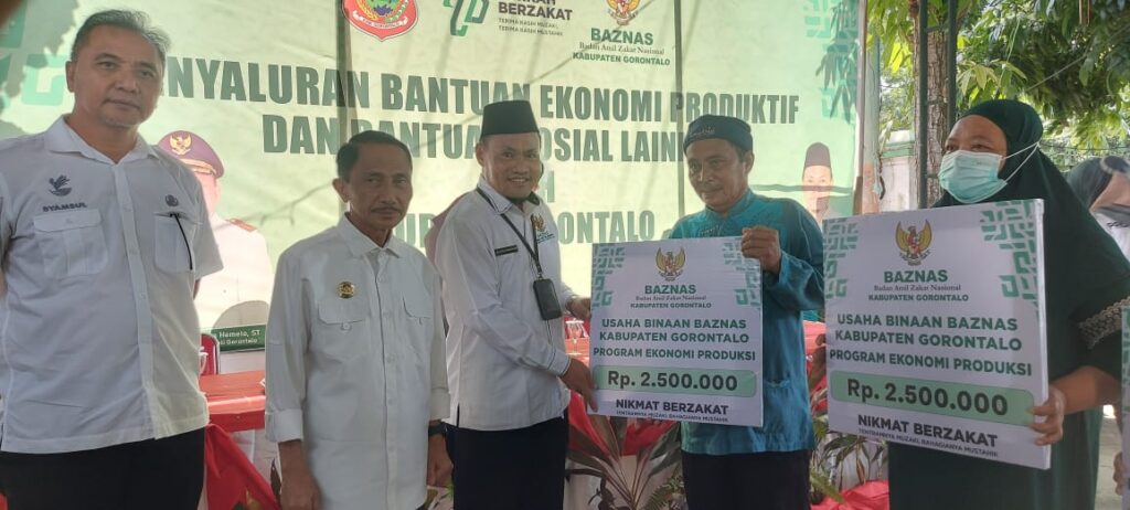 Bupati Gorontalo Nelson Pomalingo Hadiri Kegiatan Penyaluran Bantuan Sosial