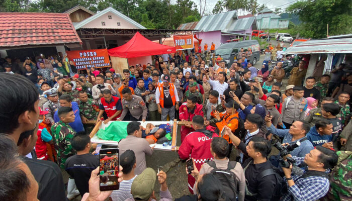 Bupati Bone Bolango Turun Tangan Evakuasi Korban Longsor di Suwawa Timur