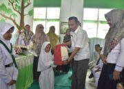 Nawir Tondako Serahkan Paket Back To School di SDN 16 Limboto, Dorong Semangat Belajar Siswa