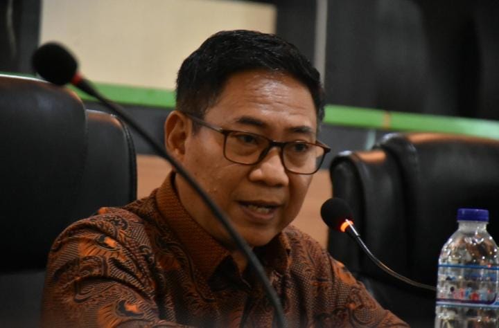 Penjabat Bupati Gorontalo, Sukri Botutihe dalam rapat pimpinan di Ruang Madani, Kantor Bupati Gorontalo, Kamis (26/9/2924). (Foto : Dok. Humas)