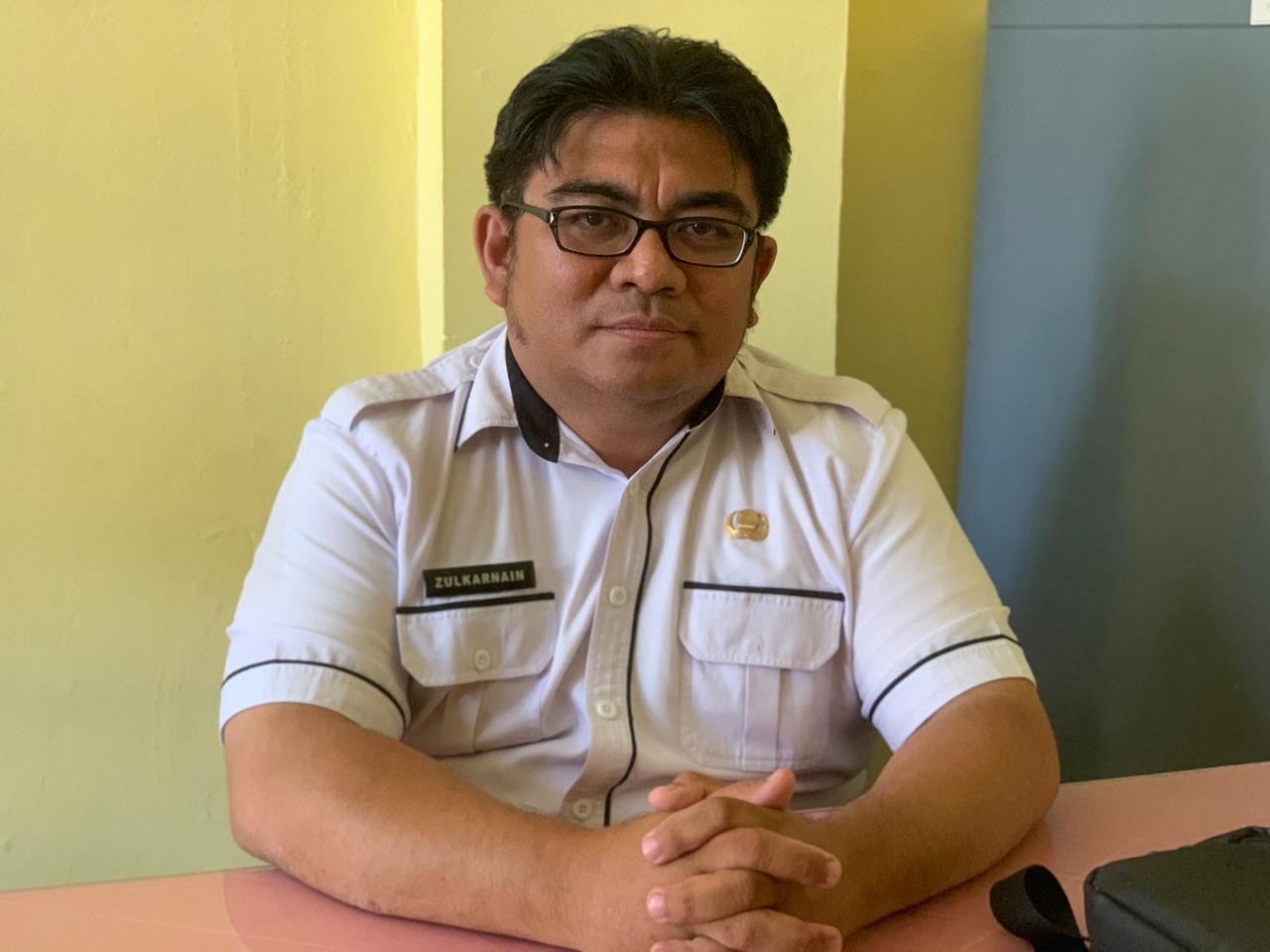 Wakasek Kesiswaan SMK Negeri 1 Kota Gorontalo,Zulkarnain Tanipu, saat ditemui di sekolah, Rabu (11/09/2024). (Foto : Randa/ Komparasi.id)