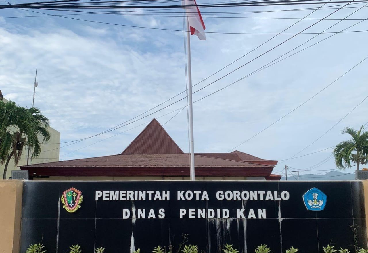 Kantor Dinas Pendidikan Kota Gorontalo, Selasa (17/09/2024).(Foto : Randa/Komparasi.id)