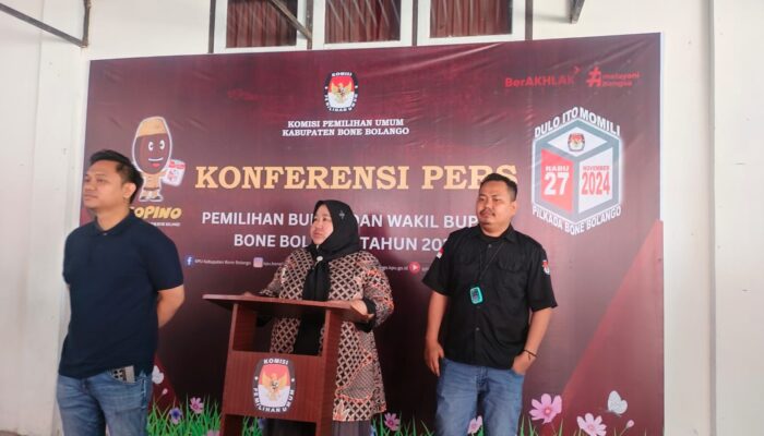 KPU Bone Bolango  saat menggelar konferensi Pers usai penetapan Pasangan Calon Bupati dan Wakil Bupati, Minggu (22/09/2024).(Foto : Ist.)