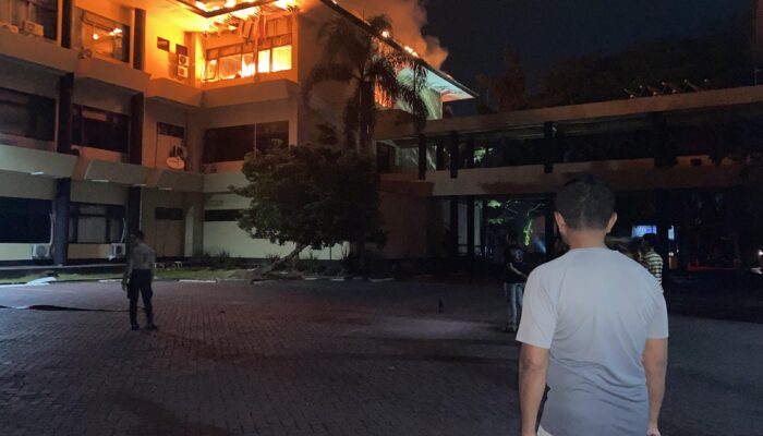 Kebakaran Besar Landa Polda Gorontalo, Kapolda Pantau Langsung Upaya Pemadaman