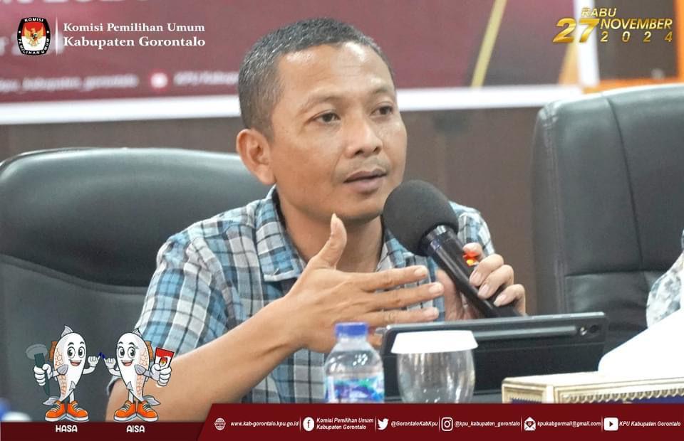 Keterangan : Plt. Ketua KPU Kabupaten Gorontalo, Windarto M. Bahua umumkan Debat Pilbup 2024