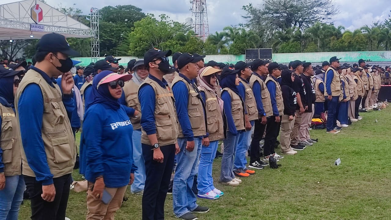keterangan Foto : peserta apel Siaga dan Gebyar Pengawasan Pemilihan Gubernur dan Wakil Gubernur, Bupati dan Wakil Bupati, serta Walikota dan Wakil Walikota 2024/komparasi.id