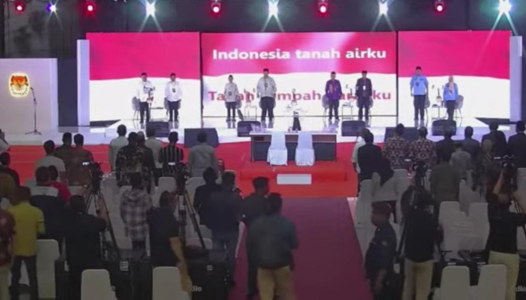 keterangan Foto : Debat perdana Pilkada Gorontalo 2024 berlangsung meriah di Grand Sumber Ria, Kota Gorontalo (Fiki/komparasi.id)