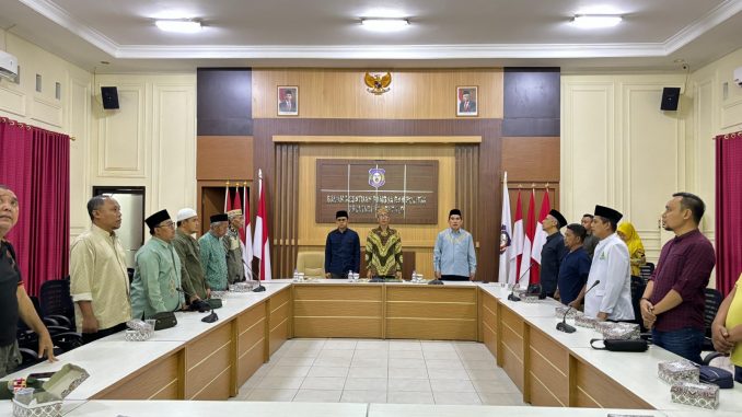 Keterangan Foto : Anggota Bawaslu Provinsi Gorontalo Moh Fadjri Arsyad, menghadiri Forum Group Discussion (FGD) yang bertemakan "Merumuskan Fikih Pilkada" di Aula Kesbangpol Provinsi Gorontalo