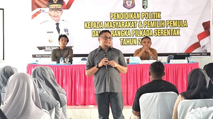 Keterangan Foto : Idris Usuli saat menjadi narasumber dalam acara Pendidikan Politik bagi Masyarakat dan Pemilih Pemula yang digelar oleh Kesatuan Bangsa dan Politik