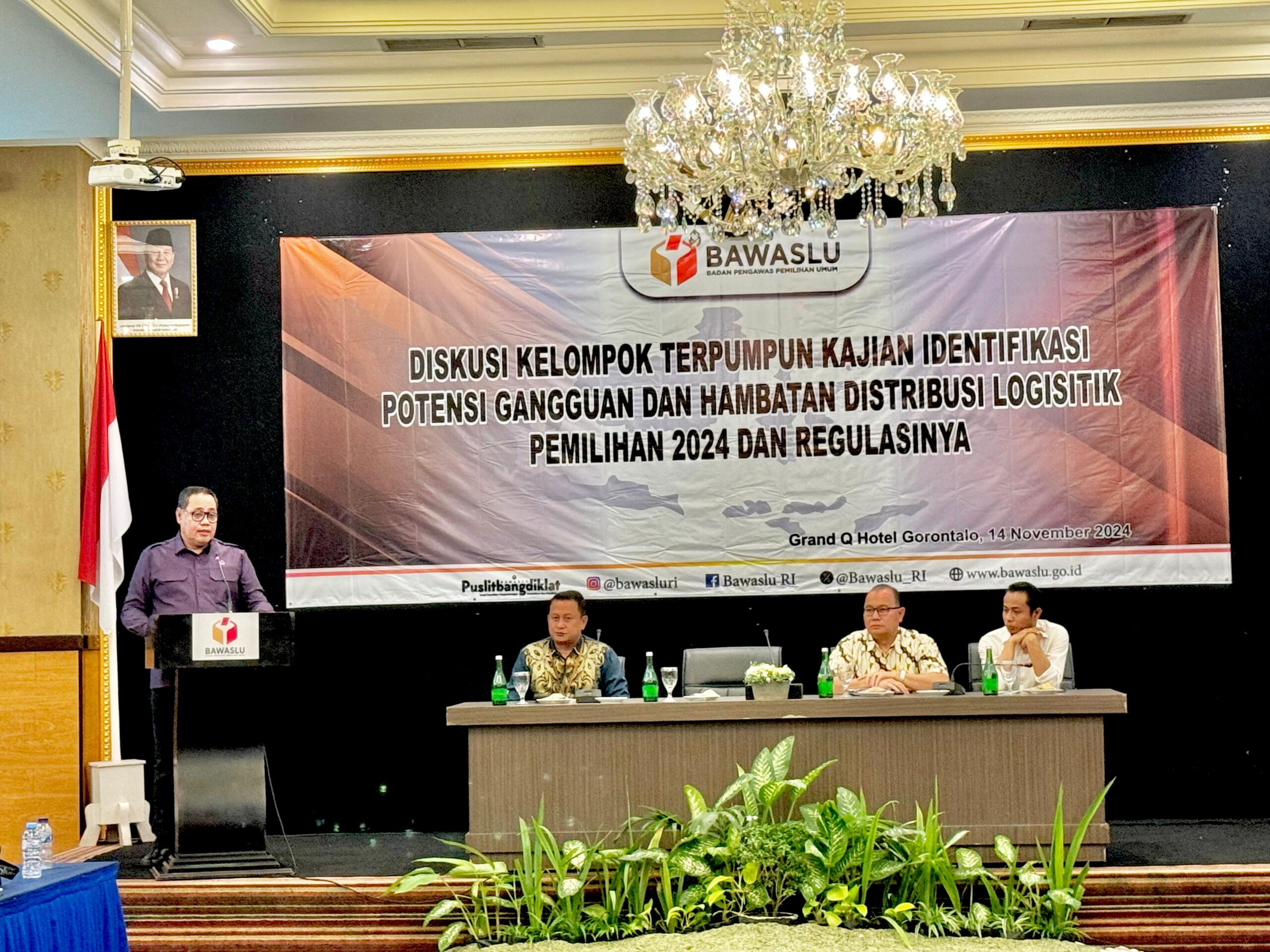 Ketrangan Foto : Anggota Bawaslu RI, Herwyn Malonda, menyoroti pentingnya kesiapan distribusi logistik, terutama menjelang hari pemungutan suara.