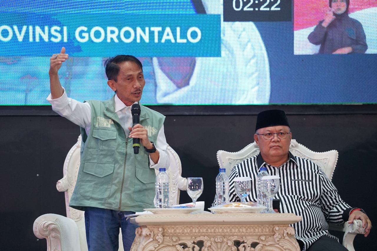 Keterangan Foto : Pro Nelson Pomalingo Presentase Visi Ekonomi Inklusif untuk Gorontalo, di Kadin Provinsi Gorontalo.