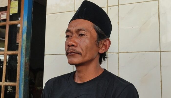 Keterangan Foto : Sunhaji, penjual es teh yang diolok-olok Gus Miftah. ( sumber : Kompas.com