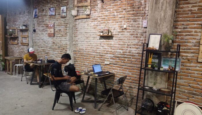 Keterangan Foto : Warkop Kopi.id, menggunakan Konsep Warkop Ala Mahasiswa, Daya Tarik Estetika Batu Bata Ekspos