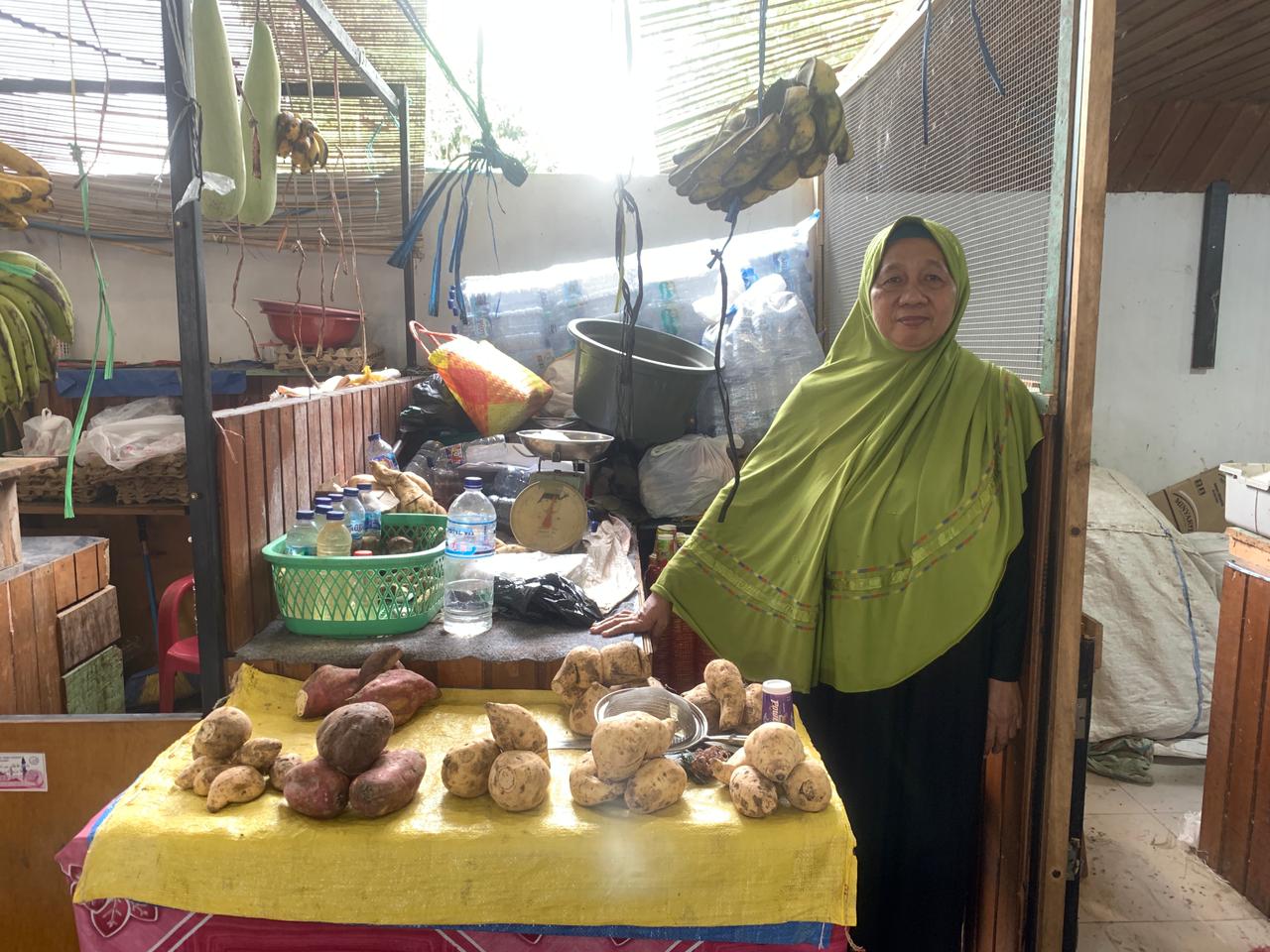 Keterangan Foto : Pedagang Pasar Sentral. (Randa/Komparasi.id)
