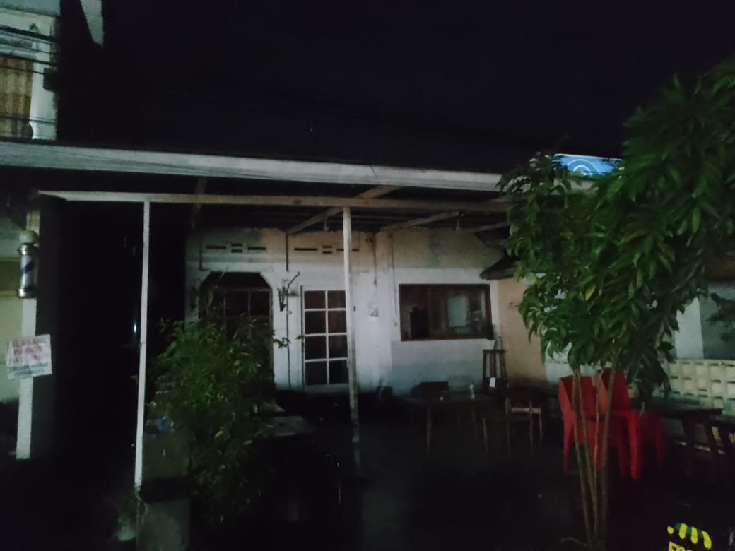 Keterangan Foto : Warkop yang terdampak saat pemadaman listrik dui Gorontalo. (Fiki/komparasi.id)