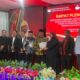 Keterangan Foto : KPU Bonebolango Serahkn berita acara rapat pleno terbuka kepada pasangan Ismet Mile- Risman Tolingguhu