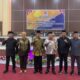 Keterangan foto : Bupati dan Wakil Bupati Bonebolango terpilih foto bersama dengan Bupati saat ini Merlan Uloli.