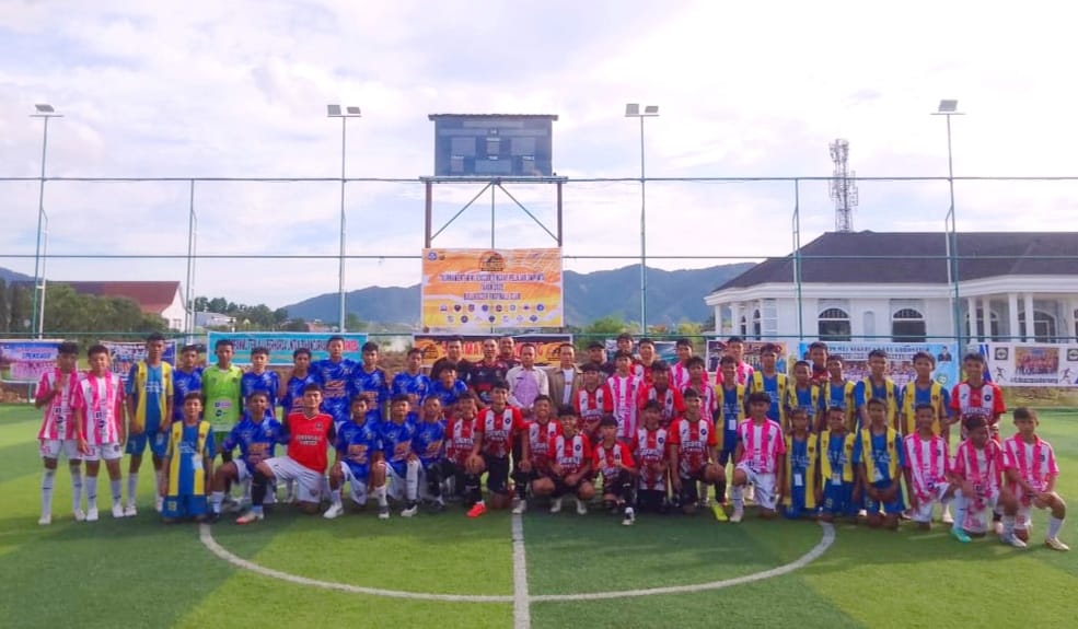 Keterangan Foto : Turnamen Mini Soccer tingkat SMP/MTs se-Kota Gorontalo resmi digelar oleh Bulldozer Football Club. (Fiki/komparasi.id)