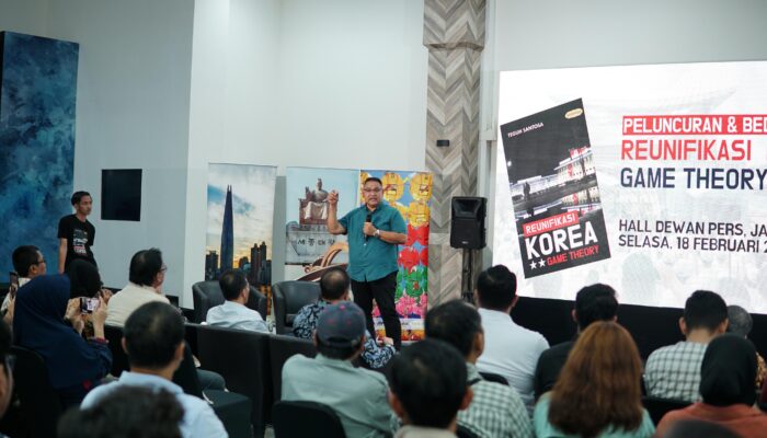 Teguh Ceritakan Pengalaman Unik di Korea Utara dalam Buku ‘Reunifikasi Korea: Game Theory