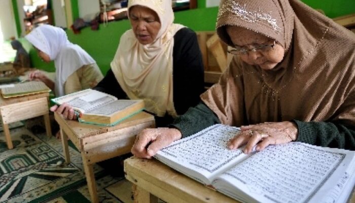 Ketarangan : Ilustrasi Orang tua di bulan ramadhan sumber foto : suara nasional
