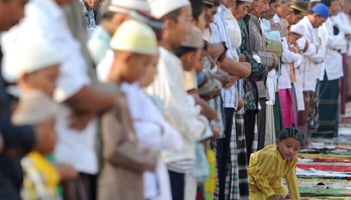 Keterangan Foto : Jamaah Sholat Idul Fitri (sumber;merdeka.com)