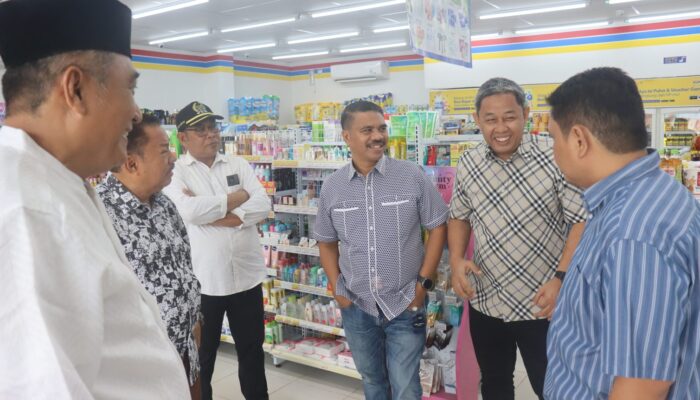 Keterangan : Komisi II DPRD Provinsi Gorontalo melakukan monitoring dan pengawasan harga bahan pokok