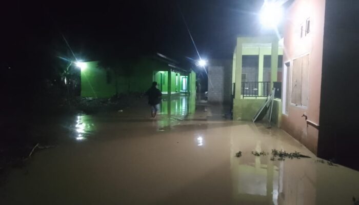 Banjir Tak Kunjung Surut, Warga Desak Pembangunan Saluran Pembuangan Air