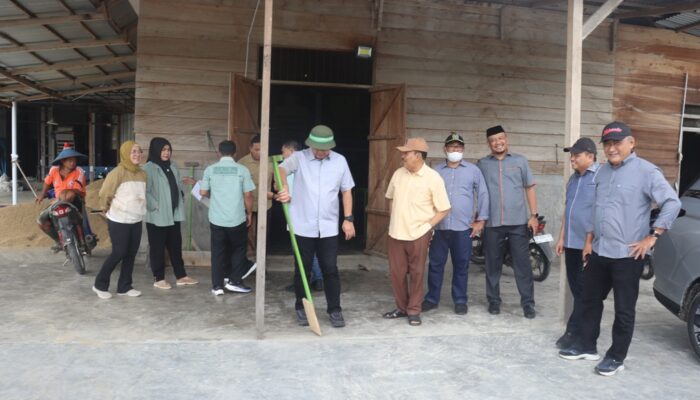 Keterangan Foto : Komisi II DPRD Provinsi Gorontalo lakukan inspeksi ketersediaan stok beras