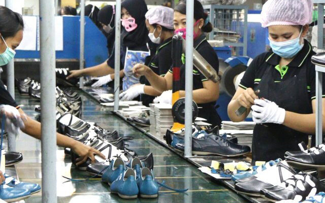 Keterangan Foto : Ilustrasi Pabrik Sepatu. (Dok.Garudatv)