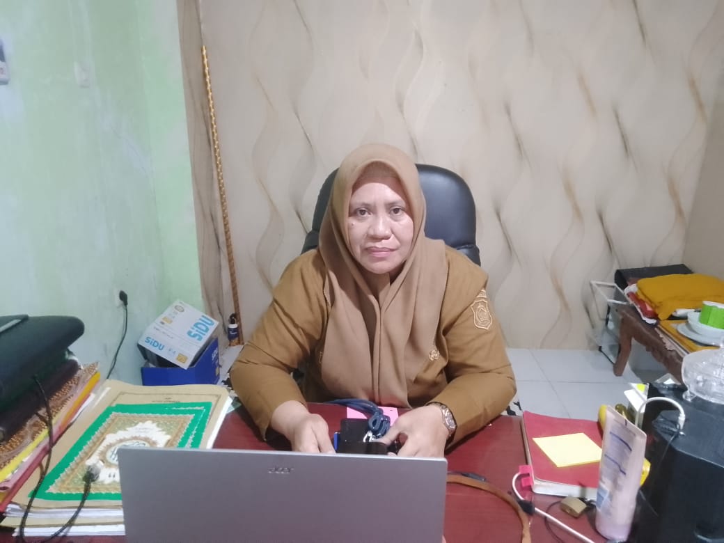 Keterangan Foto : Kepala BKPSDM Bone Bolango, Kartini Mabiu
