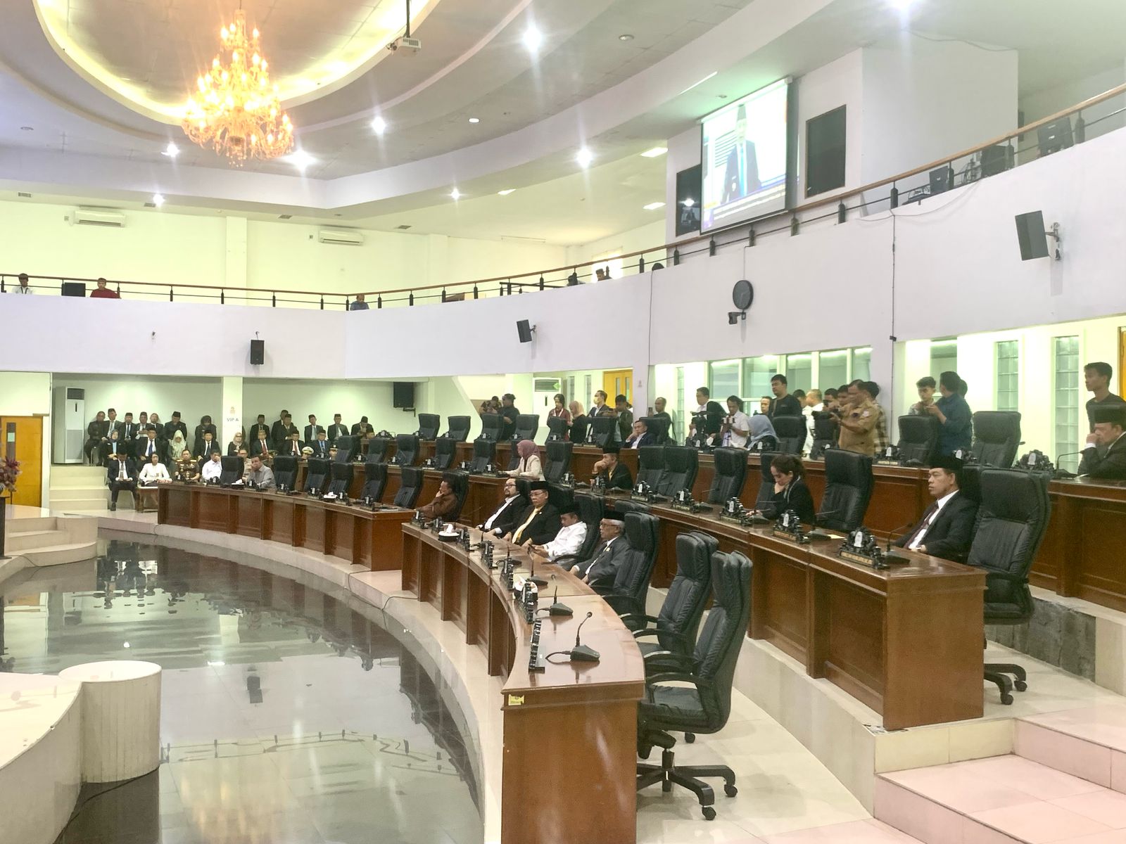 Keterangan : Puluhan Anggota DPRD Prov.Gorontalo Absen di Rapat Paripurna