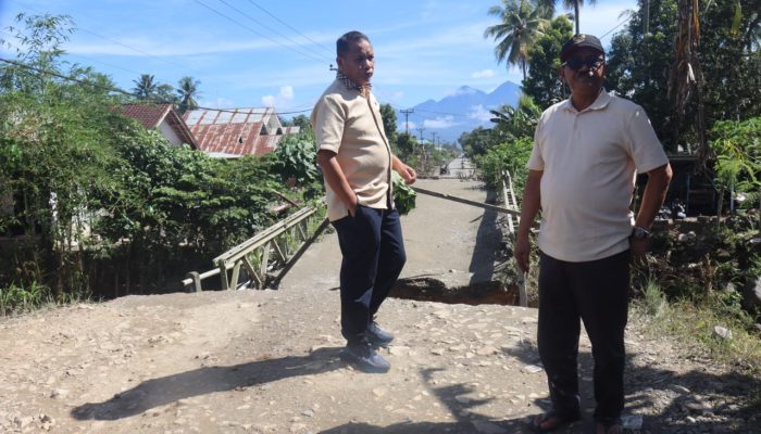 keterangan Foto : Wakil Ketua DPRD Provinsi Gorontalo Tinjau Infrastruktur Pasca Banjir di Wonosari