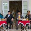 Ketua DPRD Gorontalo, Thomas Mopili, saat menghadiri Upacara Hari Pancasila di Rujab Gubernur Gorontalo. (foto : Hms)