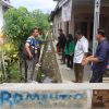 Keterangan : Ridwan Monoarfa, meninjau drainase bermasalah di Dusun Hulapa . (Foto : Humas DPRD Provinsi Gorontalo)