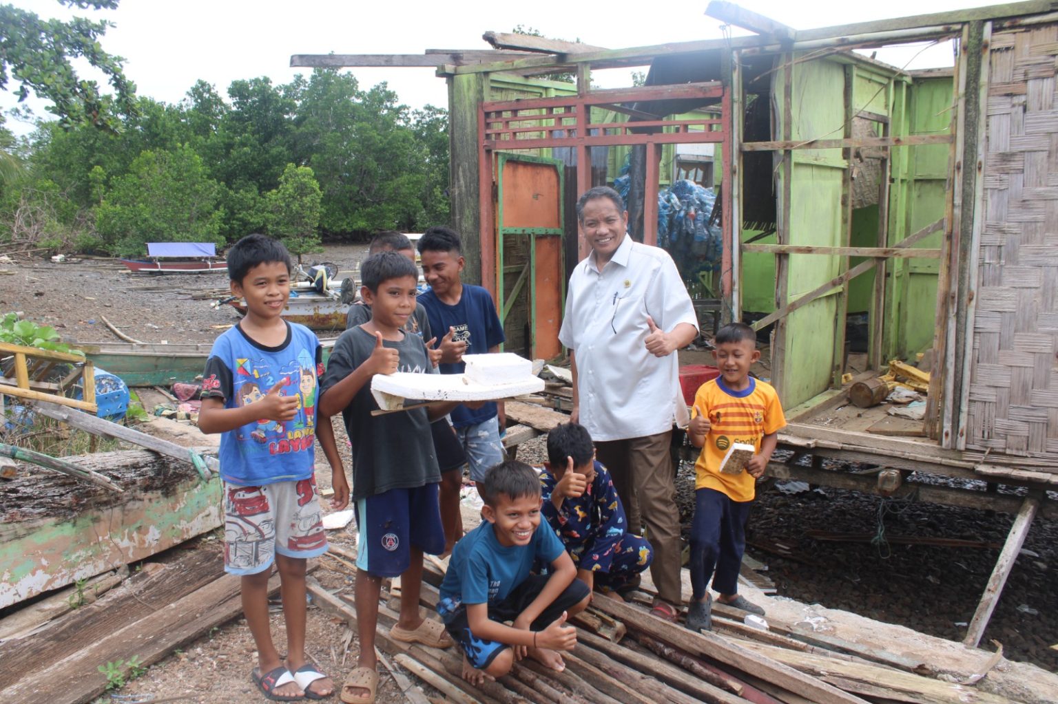 Ridwan Monoarfa, melakukan kunjungan kerja ke Dusun Hulapa, Desa Bulalo (foto : Humas DPRD Provinsi Gorontalo)