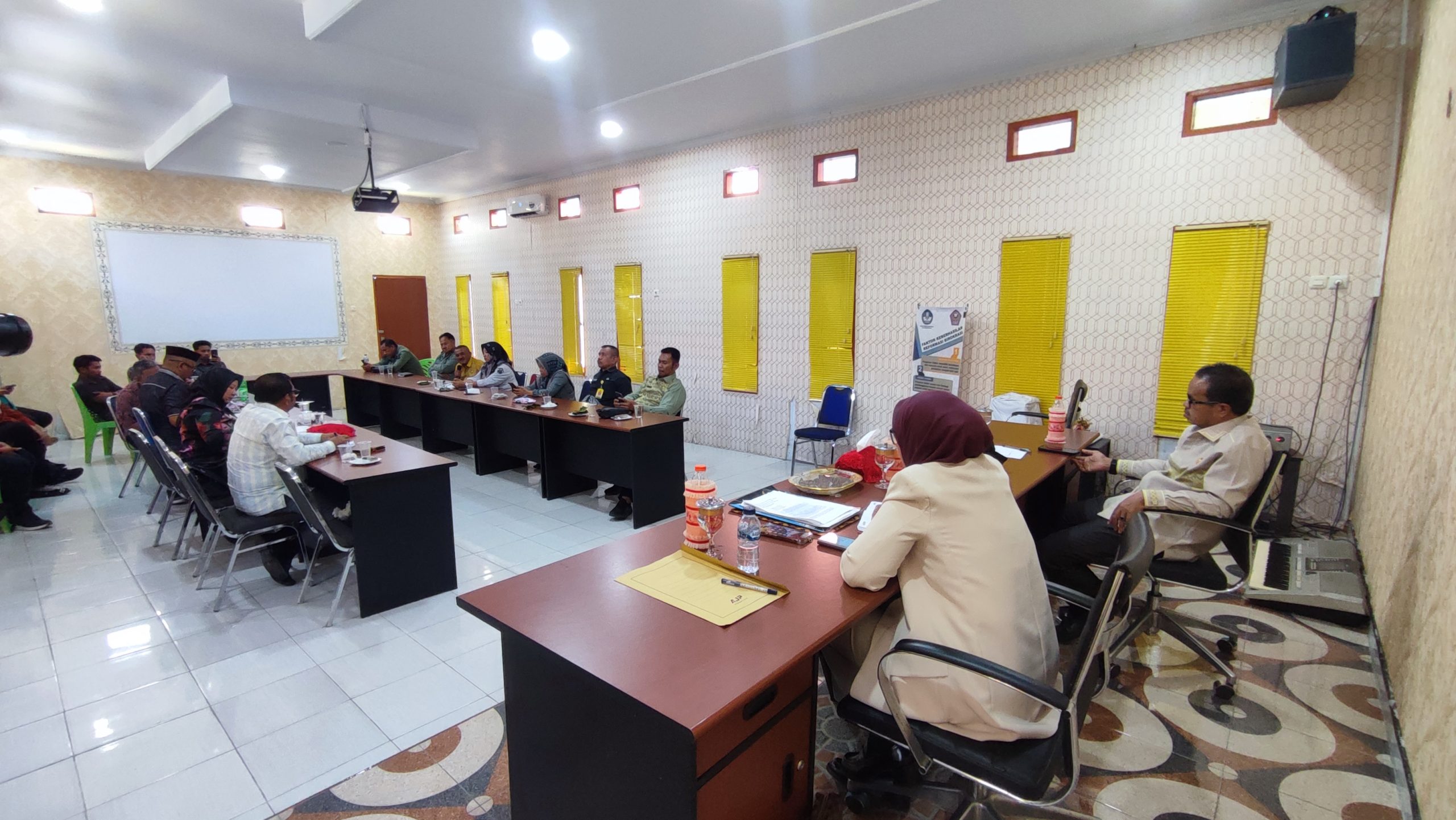 Keterangan: Rapat Pansus Pertambangan di Aula Diknas Pendidikan Kabupaten Pohuwato 