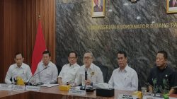 Menteri Koordinator Bidang Pangan Zulkifli Hasan memberikan keterangan kepada awak media usai menghadiri rapat koordinasi terbatas di Kantor Kementerian Koordinator Bidang Pangan,