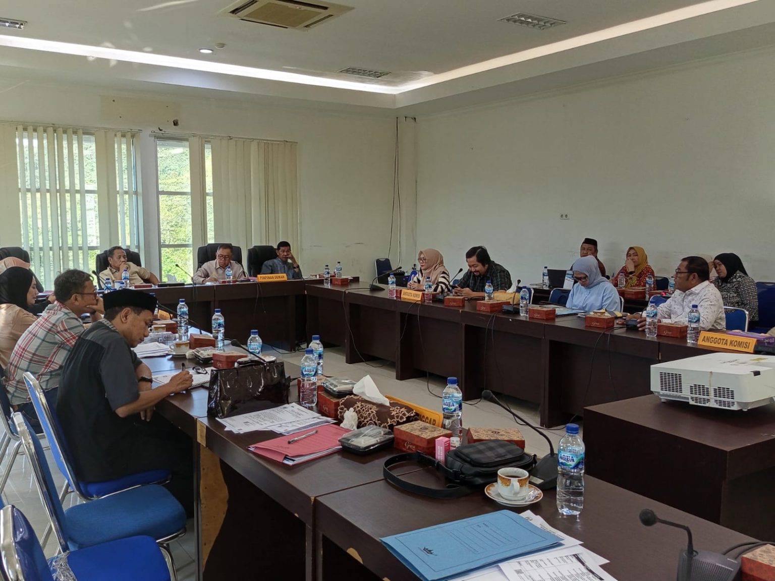 Keterangan : DPRD Provinsi Gorontalo gelar rapat konsultasi antara Banggar dan Komisi II untuk menyinkronkan program prioritas dalam APBD Perubahan 2025