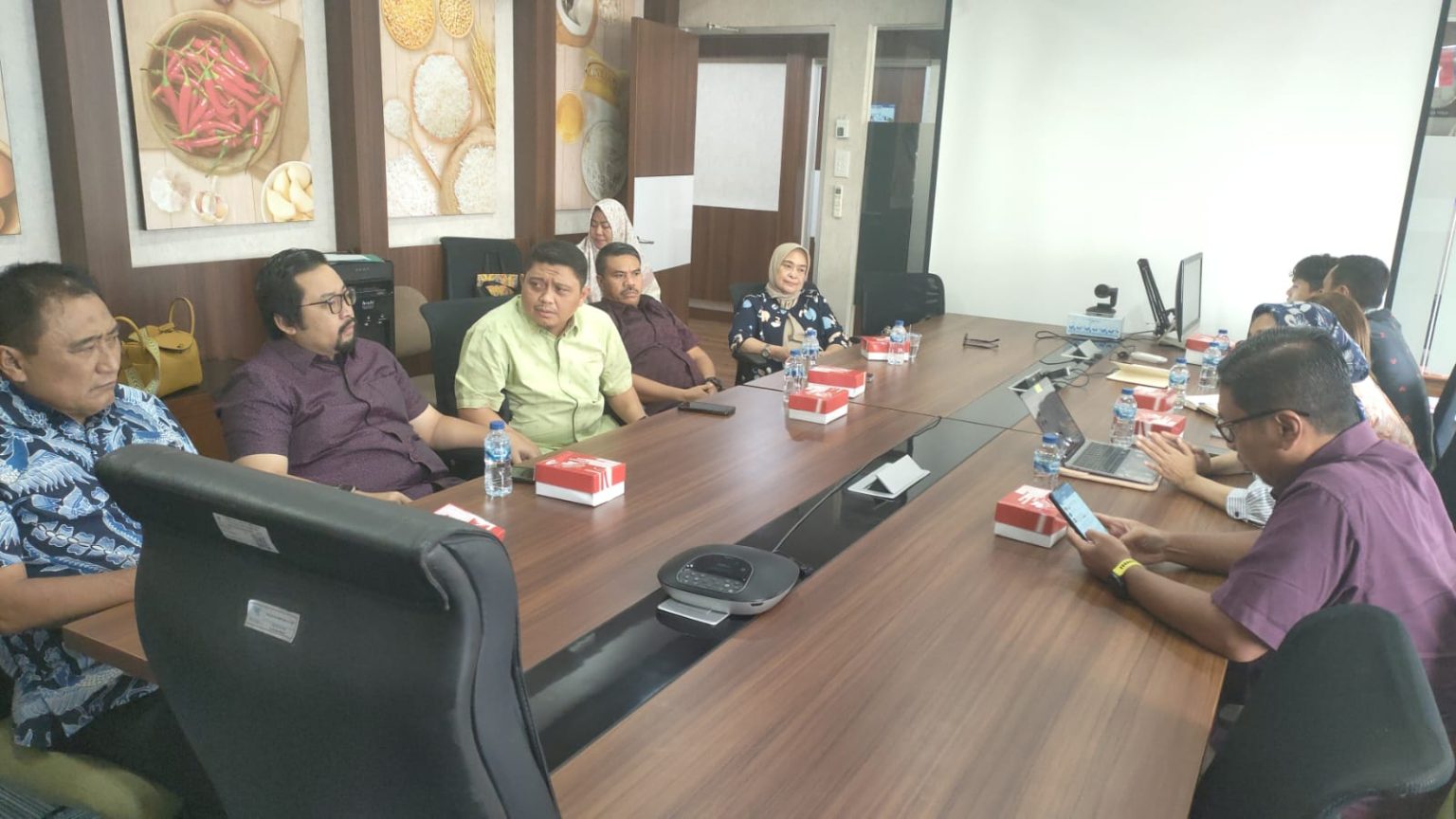 Keterangan : DPRD Provinsi Gorontalo membahas tata niaga beras dengan Kementerian Perdagangan RI