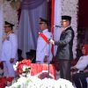 Keterangan : Ketua DPRD Provinsi Gorontalo, Thomas Mopili, mendapat kehormatan membacakan teks Proklamasi (Foto : Setwan)