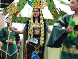 Sekretariat DPRD Provinsi Gorontalo Tampil Memukau di Karnaval Karawo 2025 dengan Kostum Nyi Roro Kidul