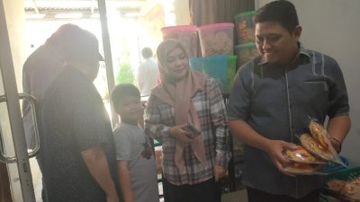 Komisi II DPRD Provinsi Gorontalo Tinjau UMKM Rempeyek Bulat di Desa Tinelo