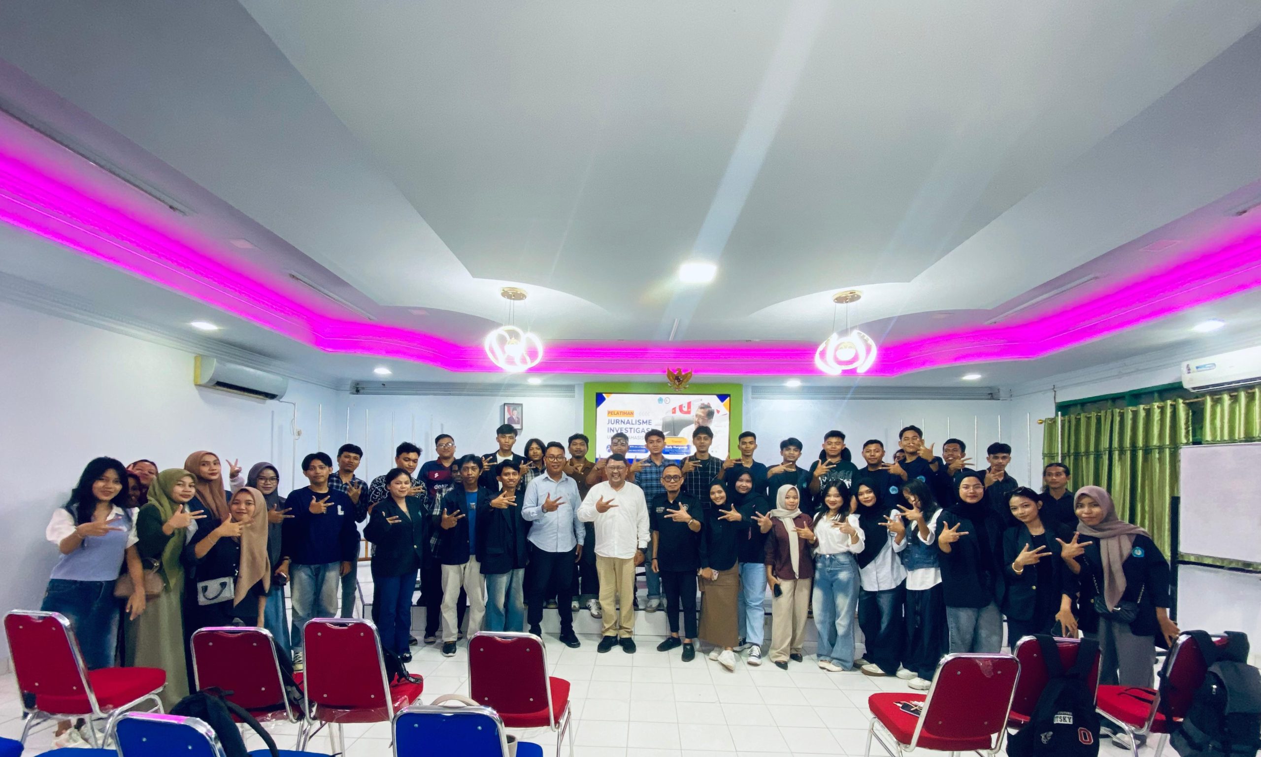 Keterangan : foto bersama Usai pembukaan secara resmi oleh Warek kemahasiswaan.