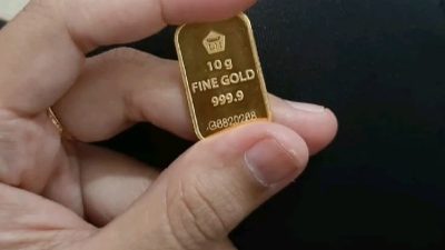 Harga Emas Dunia Melemah Tipis, Investor Waspadai Kebijakan The Fed