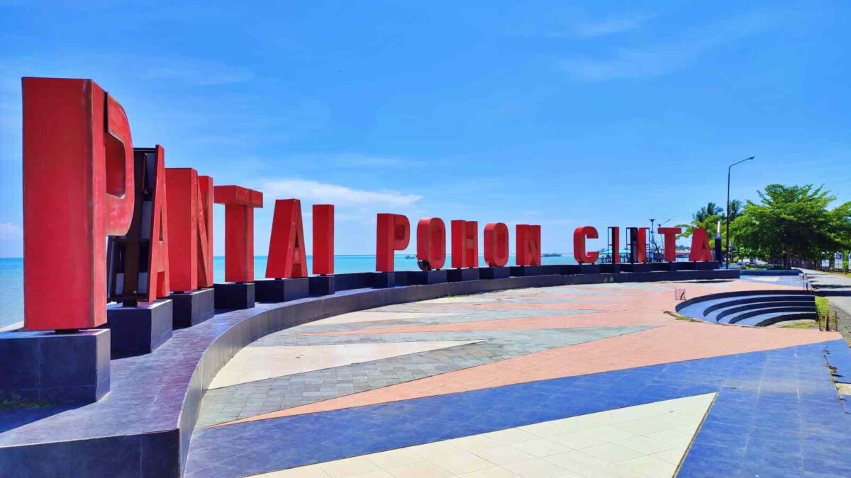 Lokasi Pantai Pohon Cinta Kabupaten Pohuwato (sumber : Travelspromo.com)