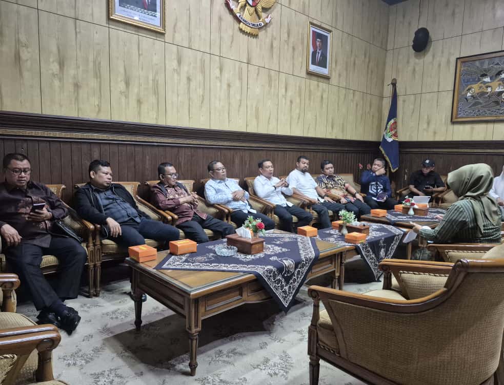 Keterangan : Pansus Kepemudaan DPRD Provinsi Gorontalo melakukan studi komparasi ke Yogyakarta (Foto : SET DPRD)
