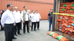 18 Kontainer Bawang Bombai Ilegal Disita di Surabaya